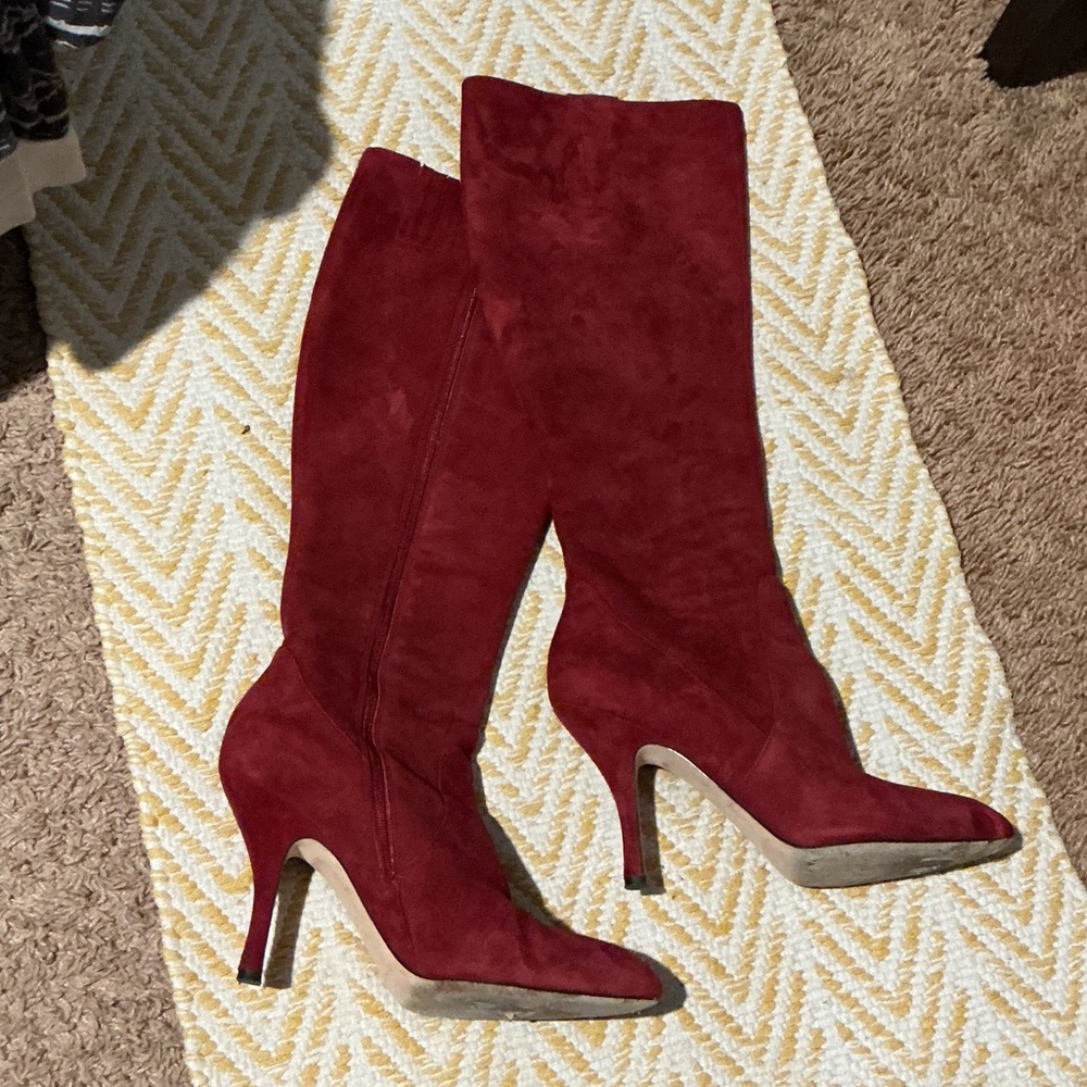 Chic Via Spiga Suede Heeled Boots